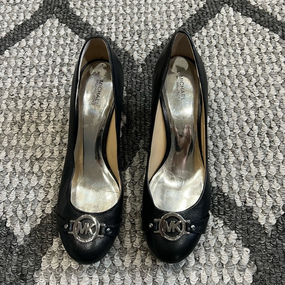 Michael Kors leather heel work shoes size 9 - Picture 6 of 7